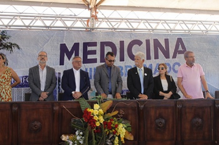 Lançamento da Pedra Fundamental do curso de Medicina da UniFG é realizado em Brumado; prefeito esteve presente