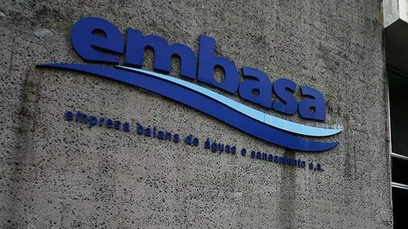 Embasa é orientada a retirar caixa de água em escola de Caraíbas em razão de risco aos alunos