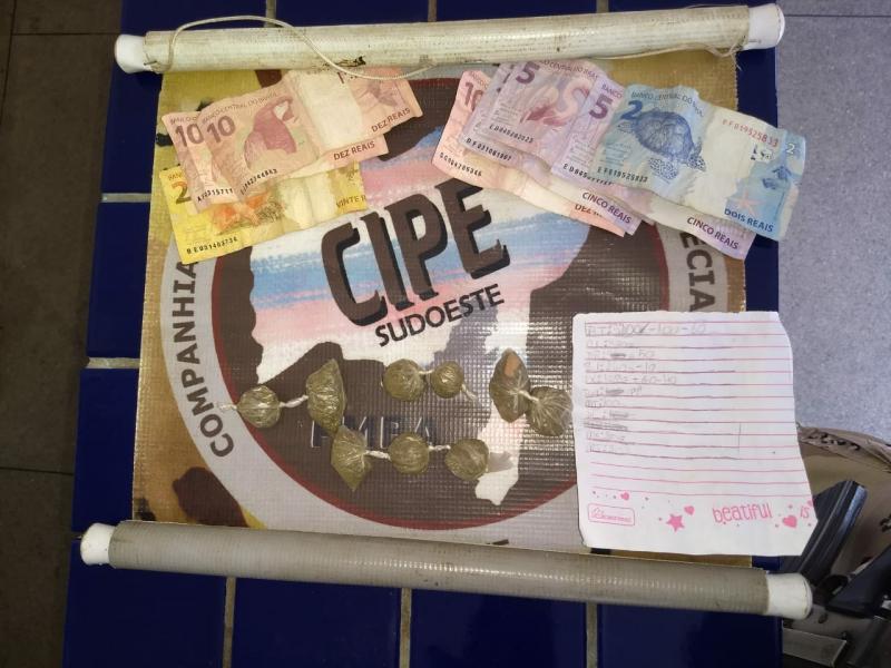 Aracatu: Jovem de 18 anos é preso pela Cipe Sudoeste por tráfico de drogas