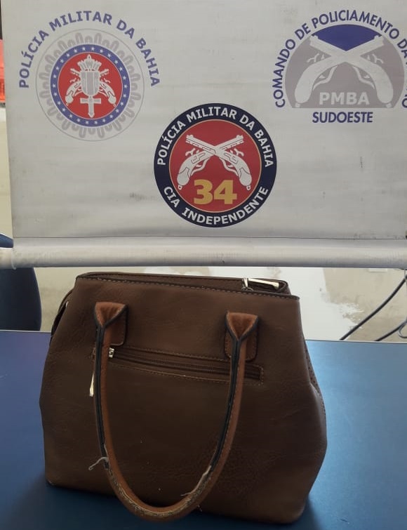 Bolsa que havia sido roubada é recuperada pela polícia em Brumado