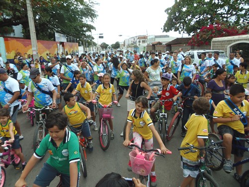 Escola Nossa Senhora de Fátima realiza passeio ciclístico em comemoração antecipada ao dia dos pais