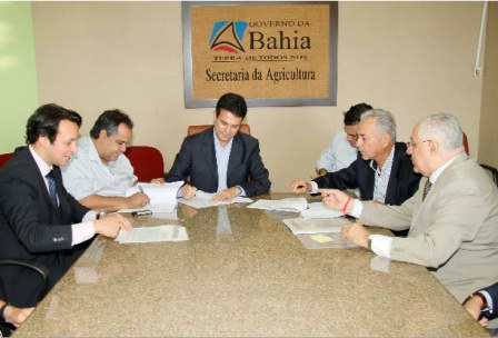 Governo do estado assina contrato para construção de frigoríficos em Bom Jesus da Lapa, Valença e Remanso