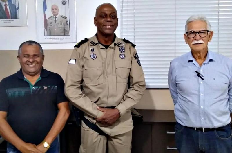 Comandante do 24º BPM recebe visita do prefeito e do secretário de educação de Brumado