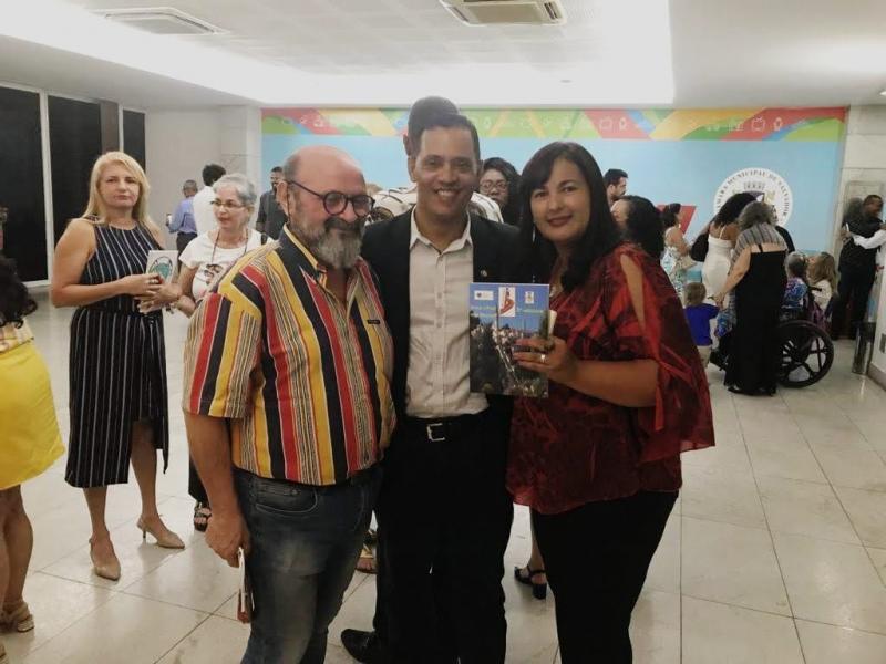 Escritora de Itaetê é homenageada no prêmio Giuliano Ottaviani em Salvador