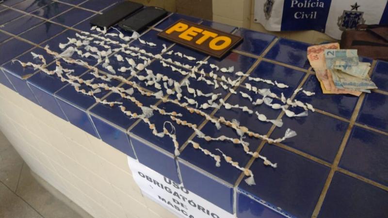 Mulher é presa com drogas no Bairro São Félix em Brumado