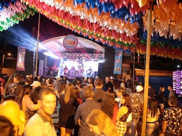 Primeira noite de festa do São João em Ibitira atrai grande público