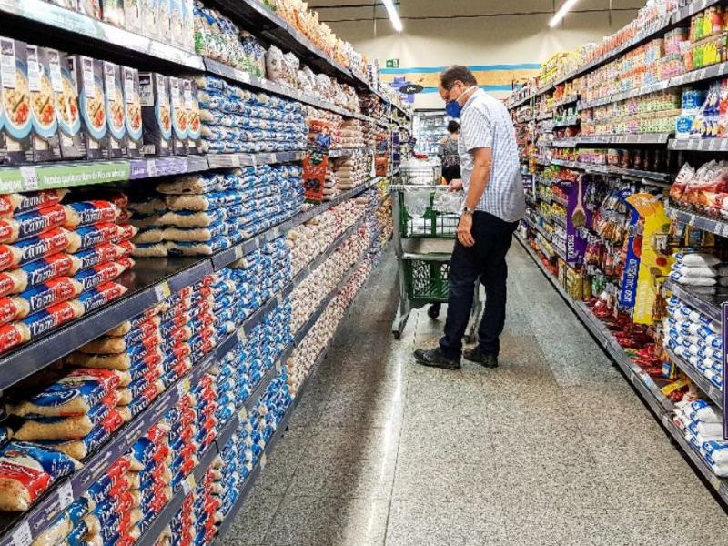 Consumidores reclamam de aumento de preço de produtos após mudança de imposto