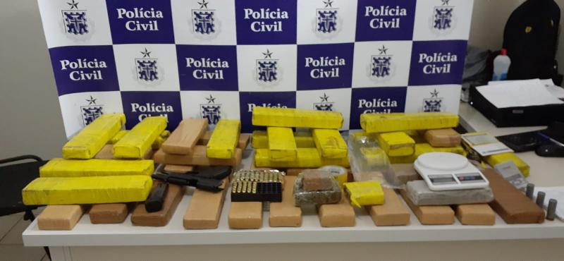 Vitória da Conquista: Arma da Polícia Civil do CE e 40 kg de maconha são encontrados em condomínio 