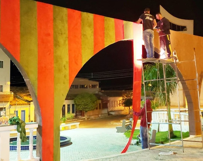 Praça Maria Branca em Aracatu passa por renovação para o Natal da Cidade 2019