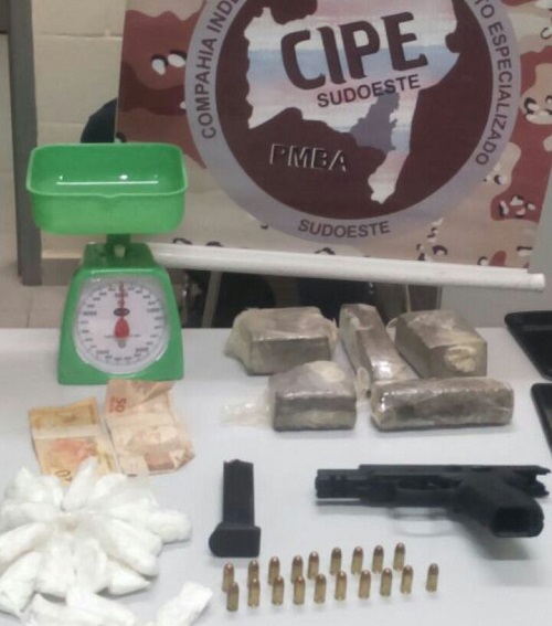 Quatro pessoas são presas por tráfico de drogas em presídio de Conquista