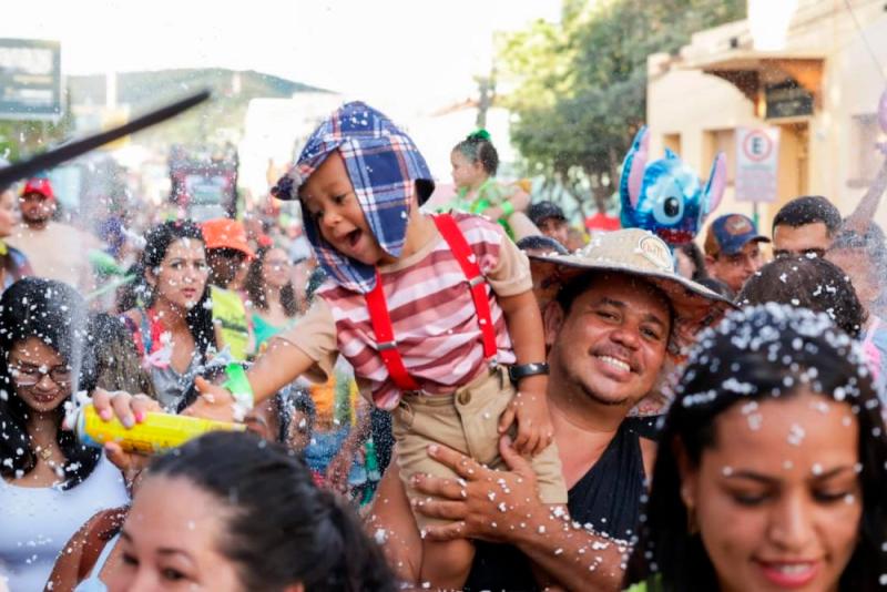 CarnaKids leva alegria e fantasia ao circuito do Carnaval de Brumado