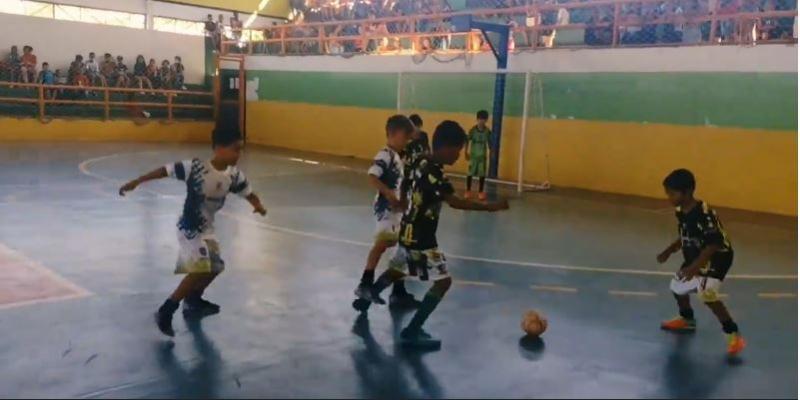 Torneio de futsal entre escolas é realizado em comemoração ao dia do estudante em Aracatu