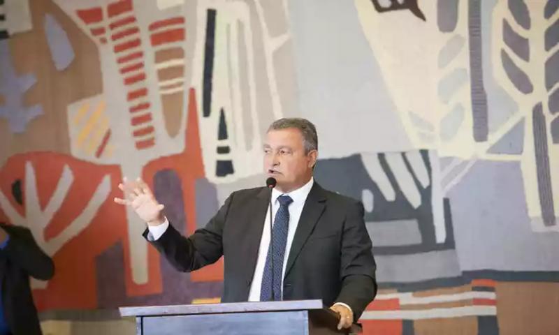 Rui evita responder quando é questionado sobre a escalada da violência na Bahia