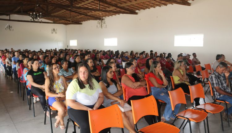 Formação de profissionais de educação destaca papel do servidor como agente ativo em Aracatu