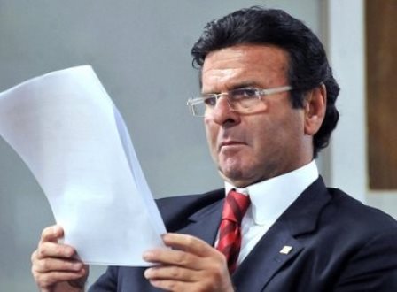 Acusado de roubar galo e galinha tem pedido de extinção de processo negado pelo STF 