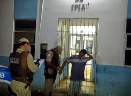 Ipiaú: Homem é preso por PM e solto por delegacia estar fechada 
