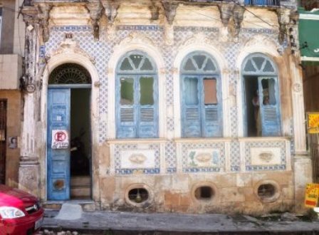 Parte de teto cai e fere estudante de residência universitária da Ufba