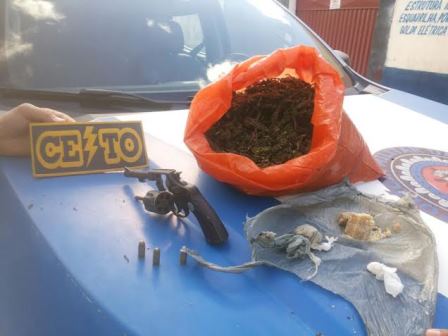 Irecê: Cadeirante é flagrado pela PM com arma de fogo e drogas