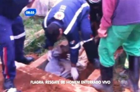  Susto: mulher vai a cemitério e flagra homem saindo de cova