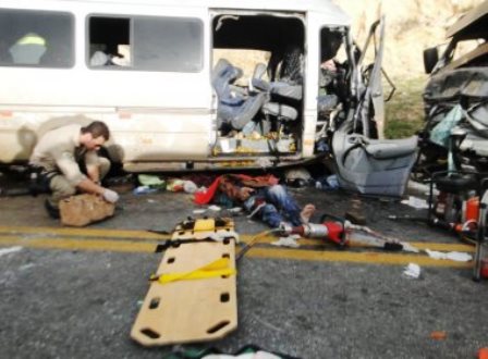 BR-116: Motorista da van pode ter cochilado antes de acidente que matou seis e deixou 11 feridos