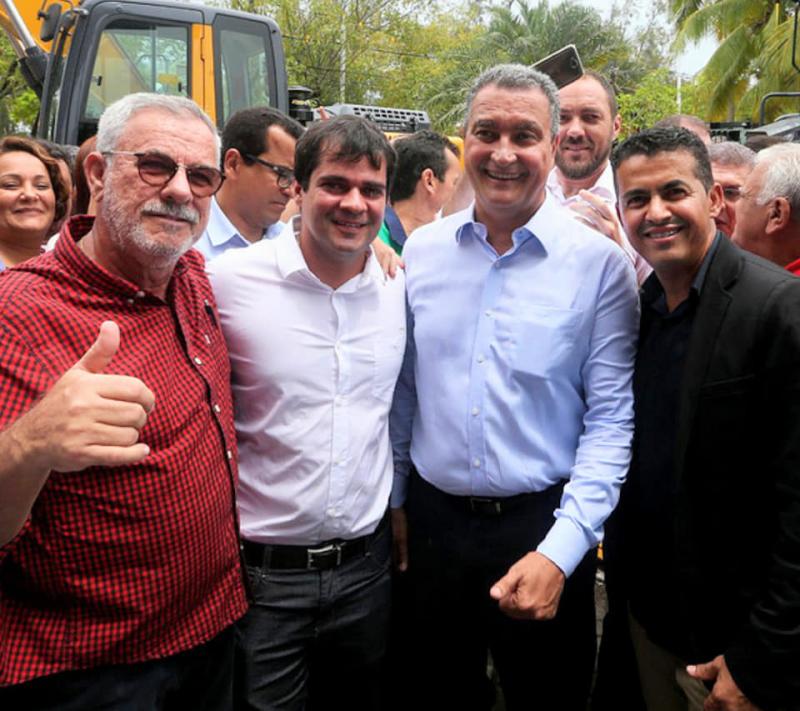 Prefeito de Guajeru recebe equipamentos para atender o consórcio Civalerg