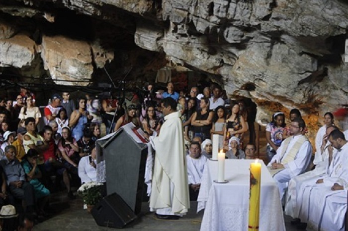 Início da Romaria: Missa Festiva é realizada na Gruta da Mangabeira, em Ituaçu