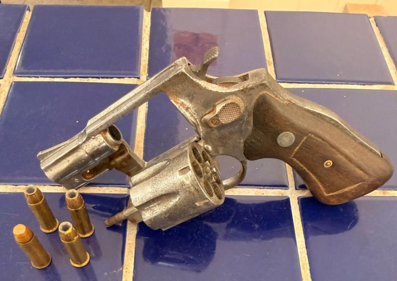 CIPRv/Brumado apreende revólver e munições após perseguição em Brumado