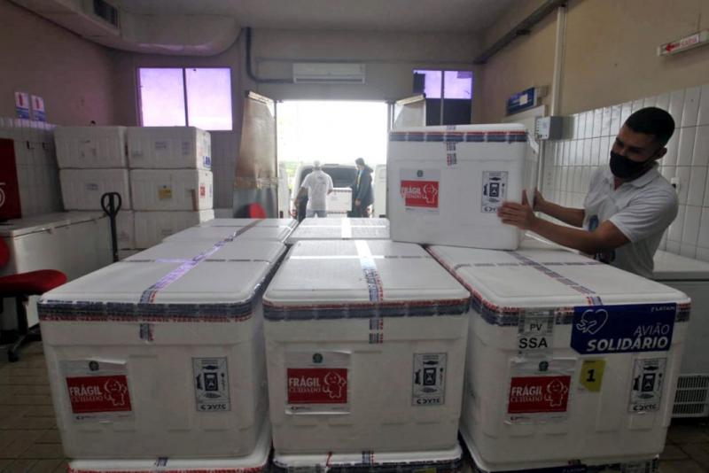 Bahia recebe 244.200 doses de vacina contra a Covid-19