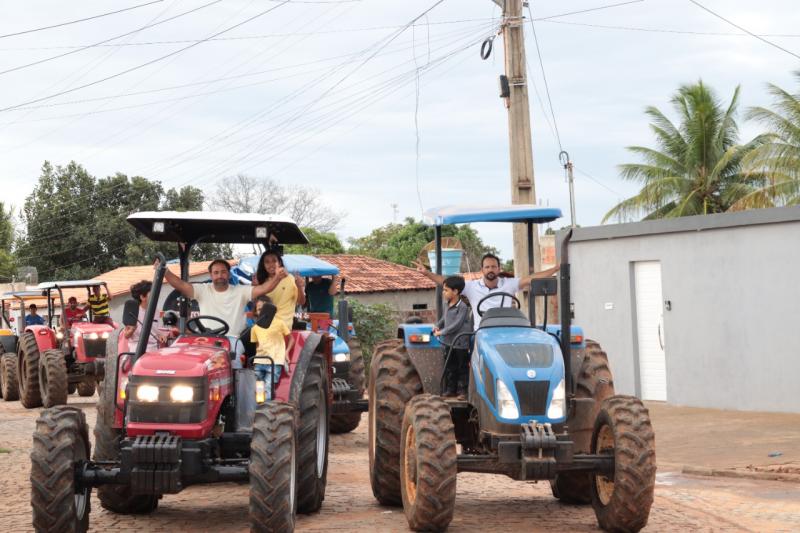 A décima mecanização dos seus mandatos: André Berkovitz entrega mecanização agrícola na comunidade de Sambaibinha
