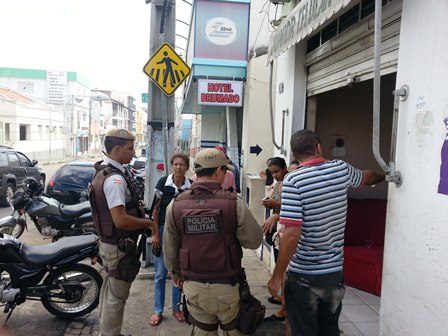 Mãe e filha são agredidas após questionarem demora no conserto de aparelho celular