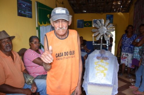 Homem aparece vivo no próprio velório