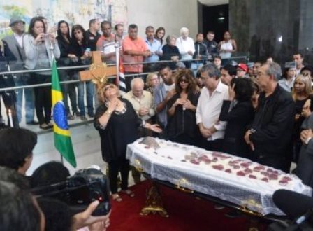 São Paulo: Famosos relembram histórias e dão último adeus a Jair Rodrigues