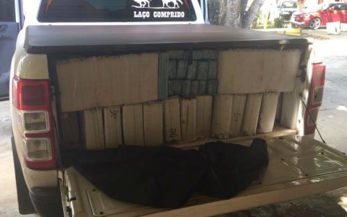 Polícia acha carro 'recheado' com 1,5 tonelada de maconha e prende 3 em Conquista