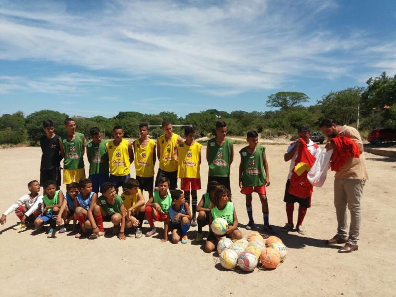 Vereador André Berkovitz apoia projeto de futebol em Rio do Antônio; trabalho precisa de doações