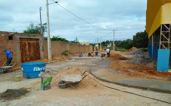 Obras de pavimentação continuam pelas ruas de Guajeru