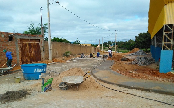 Obras de pavimentação continuam pelas ruas de Guajeru