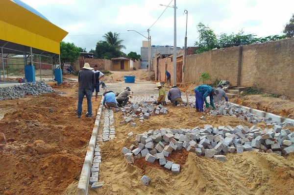 Obras de pavimentação continuam pelas ruas de Guajeru