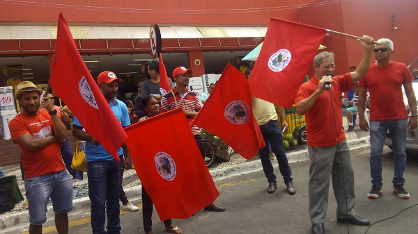 Servidores de Brumado e Malhada de Pedras participam de manifestação contra a Reforma da Previdência em Conquista