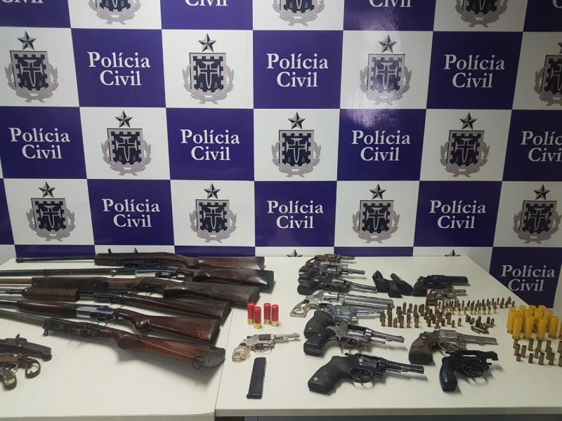Megaoperação apreende 54 armas e captura seis criminosos em Feira de Santana