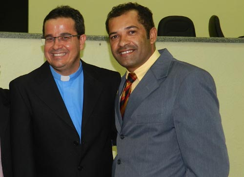 José Ribeiro faz discurso emocionante ao homenagear o Pe. Zé Silva