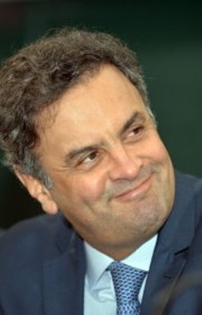 Aécio diz que Dilma vai ‘pagar o preço’ da eliminação do Brasil