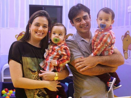 Mulher dá à luz a gêmeos mesmo com mioma de 15 cm no útero