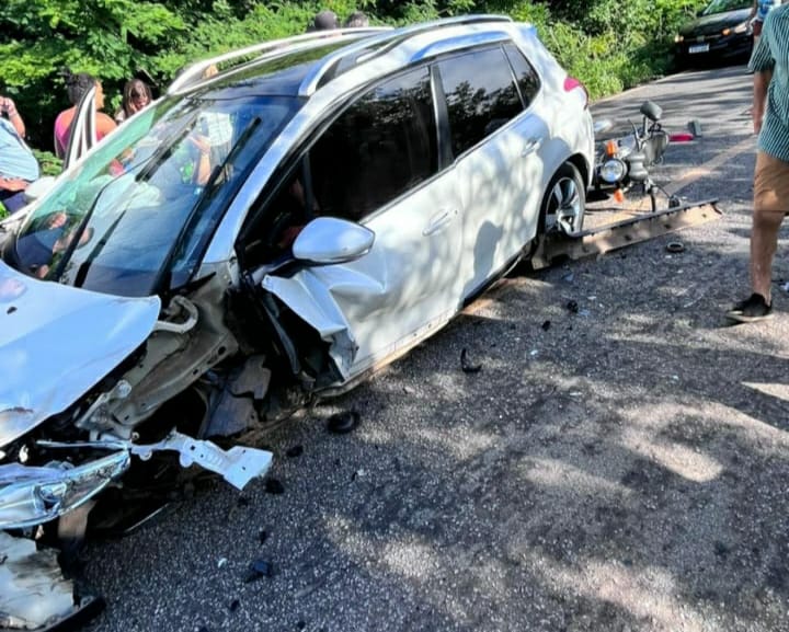 Acidente envolvendo três veículos deixa feridos na 'curva dos cinco', BR-030 em Brumado