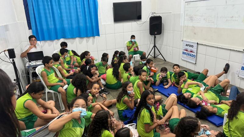 Projeto financiado pela Lei Paulo Gustavo leva sessões de filmes para as escolas municipais de Brumado