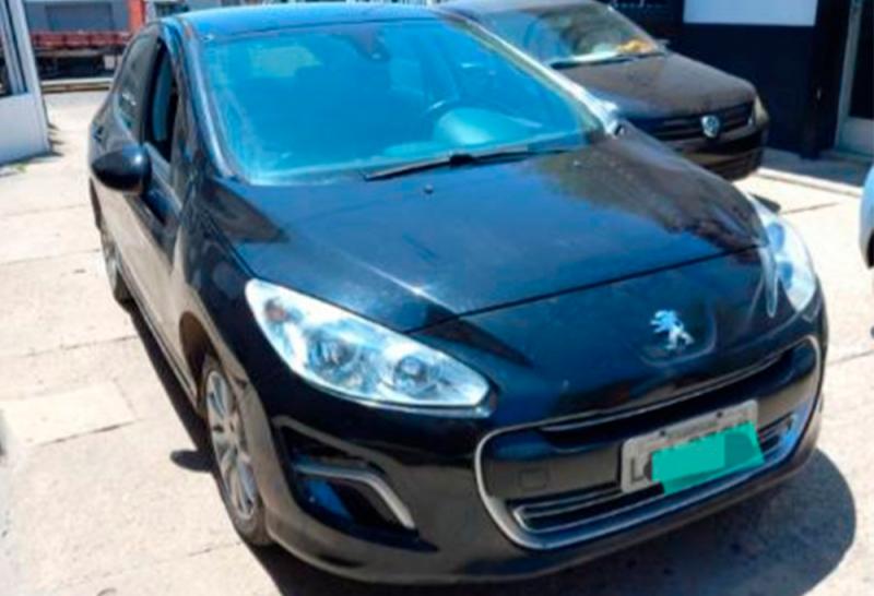 Carro roubado foi recuperado pela polícia militar em Brumado