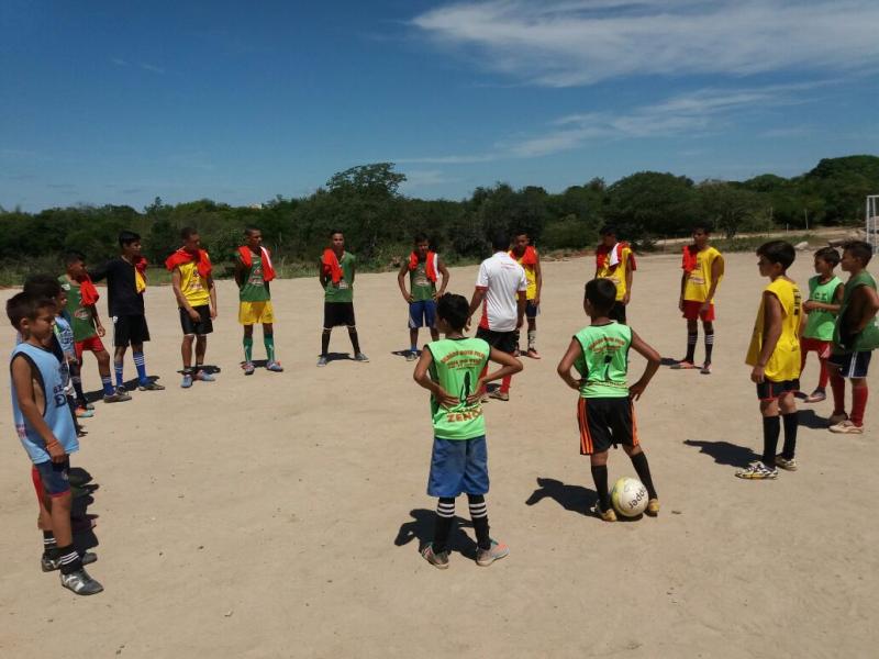 Vereador André Berkovitz apoia projeto de futebol em Rio do Antônio; trabalho precisa de doações