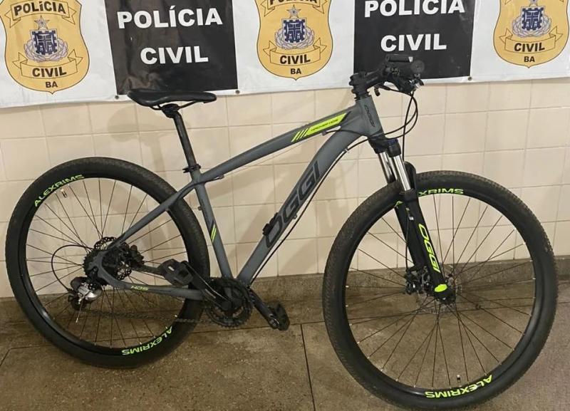 Polícia militar apresenta na delegacia de Brumado, bicicleta encontrada abandonada