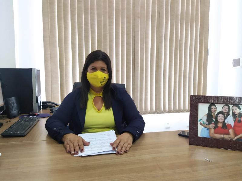 Brumado: Infectada com a Covid-19 pela segunda vez, Verimar agradece apoio da população e lamenta que alguns vereadores tenham criado fato político com a sua situação