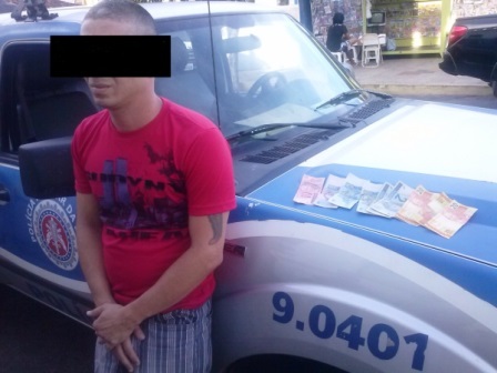 Macaúbas: PM faz prisão de homem que vinha passando notas falsas.