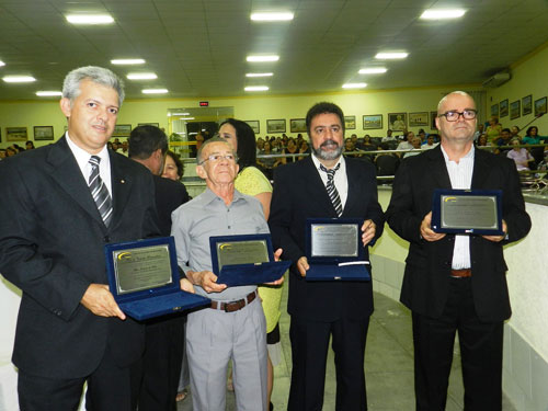 Legislativo brumadense institui resoluções de concessão de honrarias